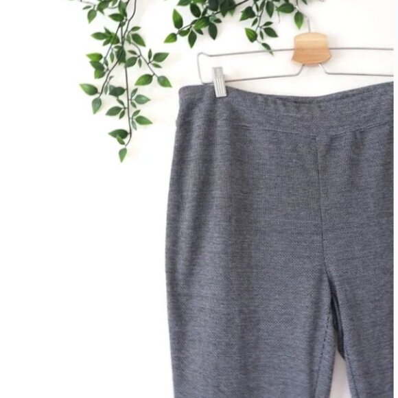 Chico's Black & White Pull on Elastic Pants - Size 2 - Picture 2 of 4